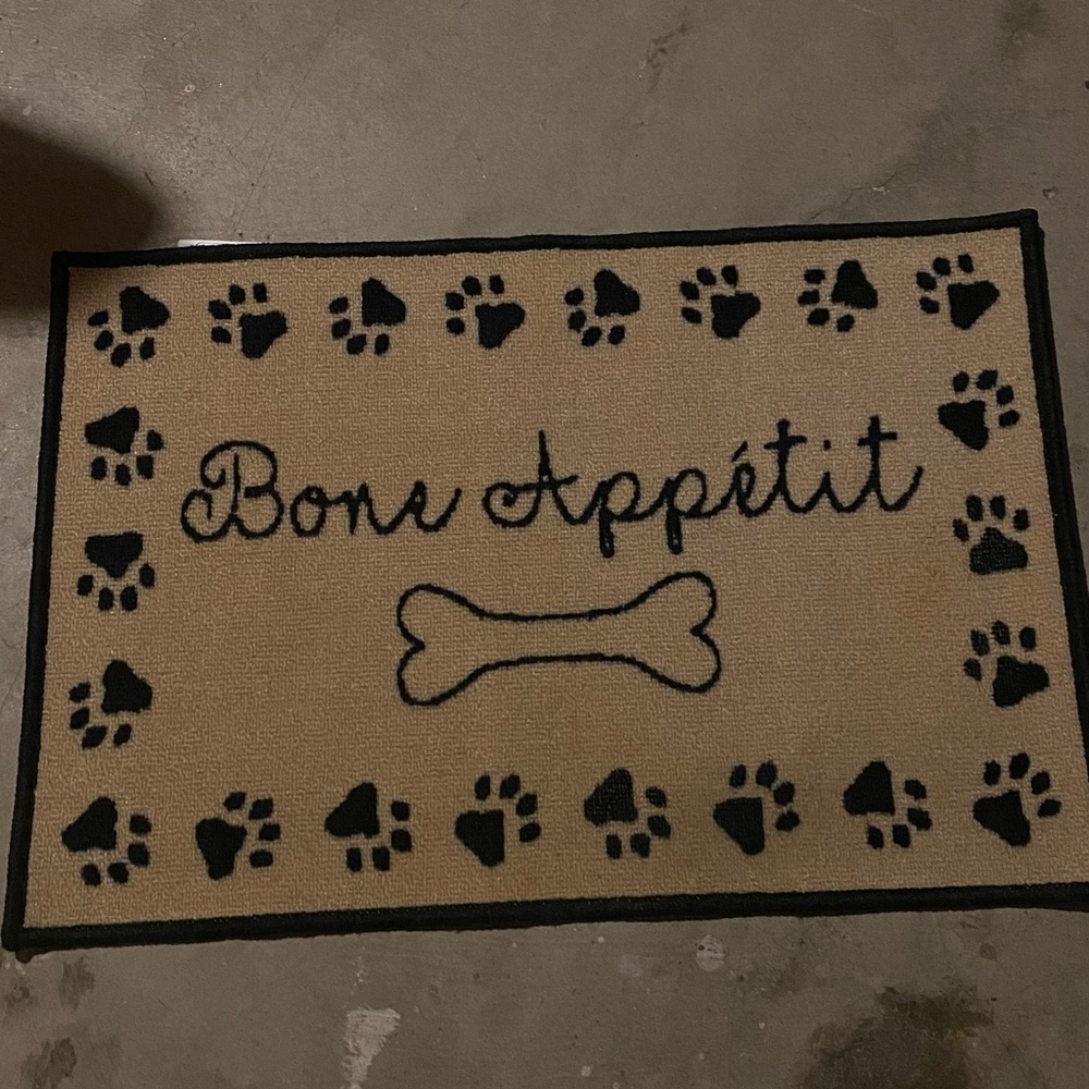 Bone Appétit Dog Feeding Mat - Black and Tan